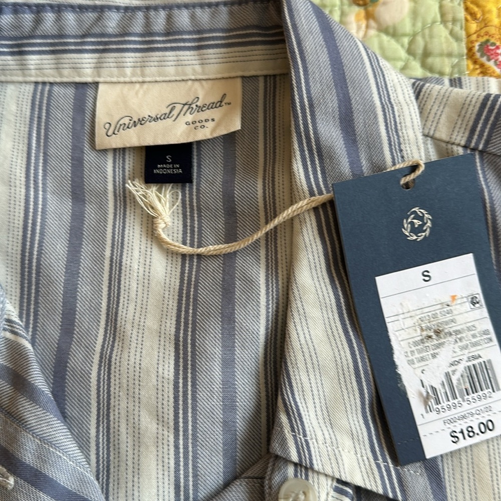 Set Of Three Tops One From Universal Thread And T… - image 3